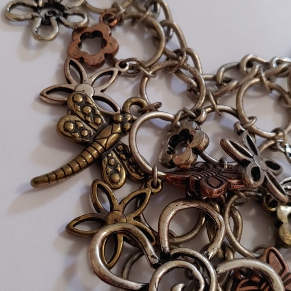 Metal necklace with multiple charms - Picture 3 of 4